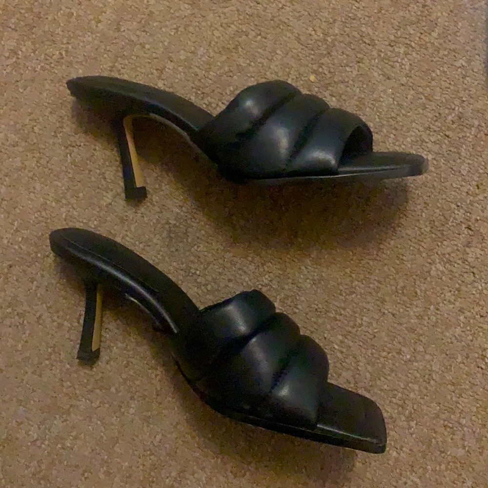 NWOT - H&M Black Heeled Mules 🖤